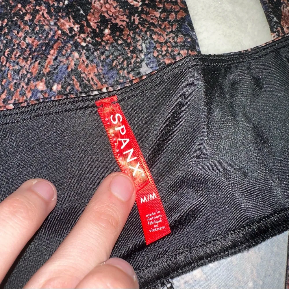 NWT! Spanx Faux Leather Snake Shine Leggings! - Image 6