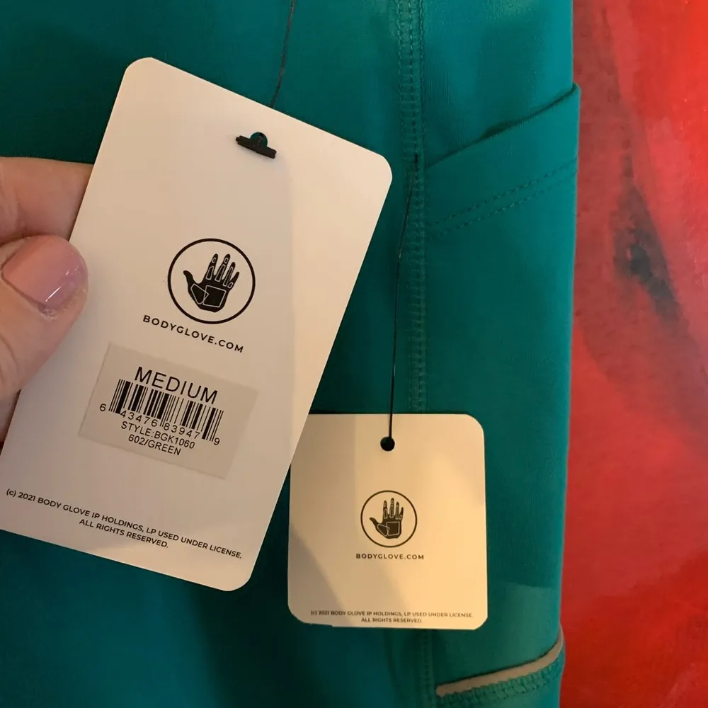 New Women's Body Glove bike Shorts, Medium M Teal Green Media Pocket NWT - Image 3