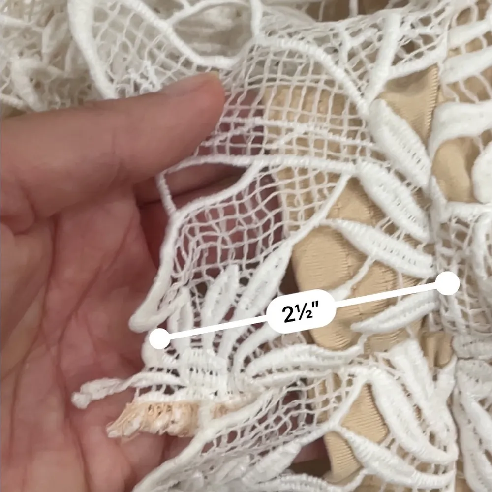 American threads white lace overlay v neck romper - Image 4