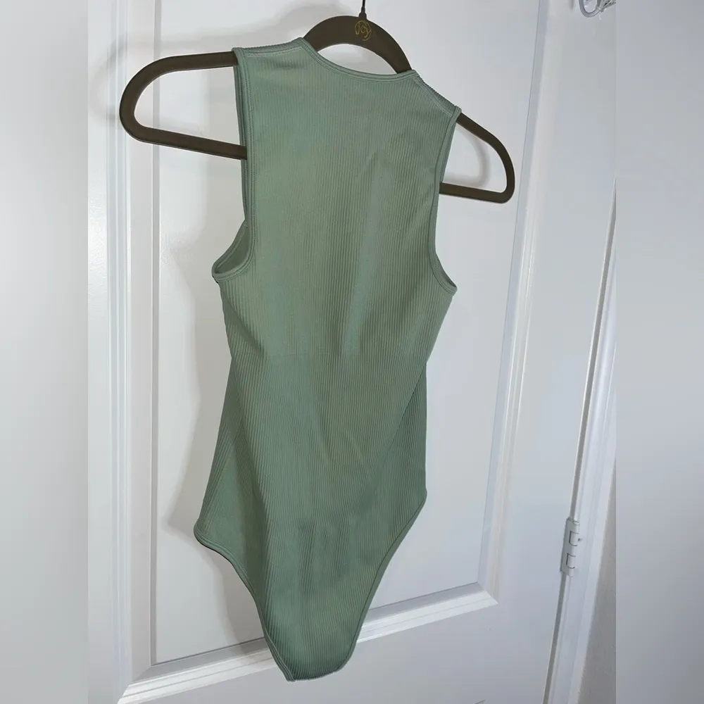 OQQ Women's 1 Piece Bodysuit Sexy Ribbed Strappy Square Neck Sleeveless Sz Large Green - Image 2