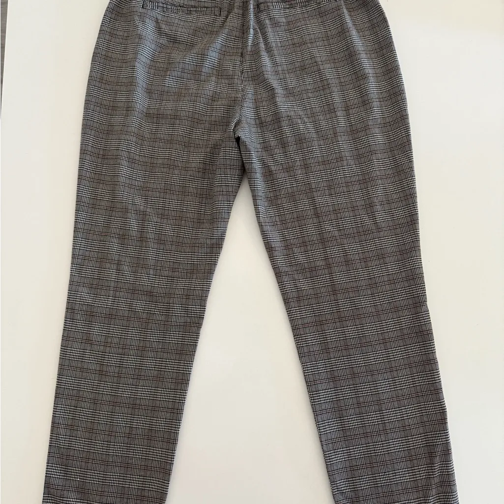 Abercrombie & Fitch Gray Plaid Women's Pants Sz Medium Elastic Waist - Image 5