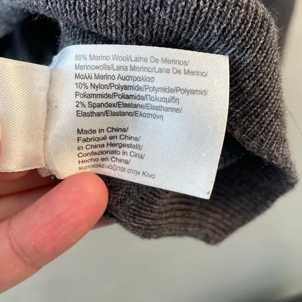 Brooks Brothers Charcoal V-Neck Sweater merino wool blend size large - Image 4