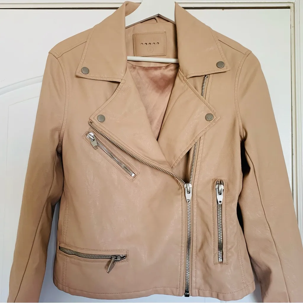 Blank NYC FLASHBACK FRIDAY JACKET Light Pink Semi-fit Vegan Leather Moto Jacket - Image 9