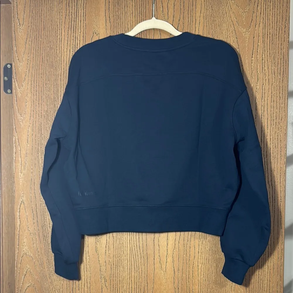 Lululemon NWT Perfectly Oversized Cropped Crew True Navy Sz4 - Image 3