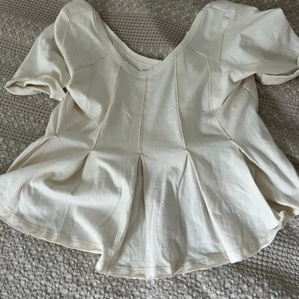 NWOT Free People We The Free Pleated Drifter Peplum Tee top low back s - Image 4
