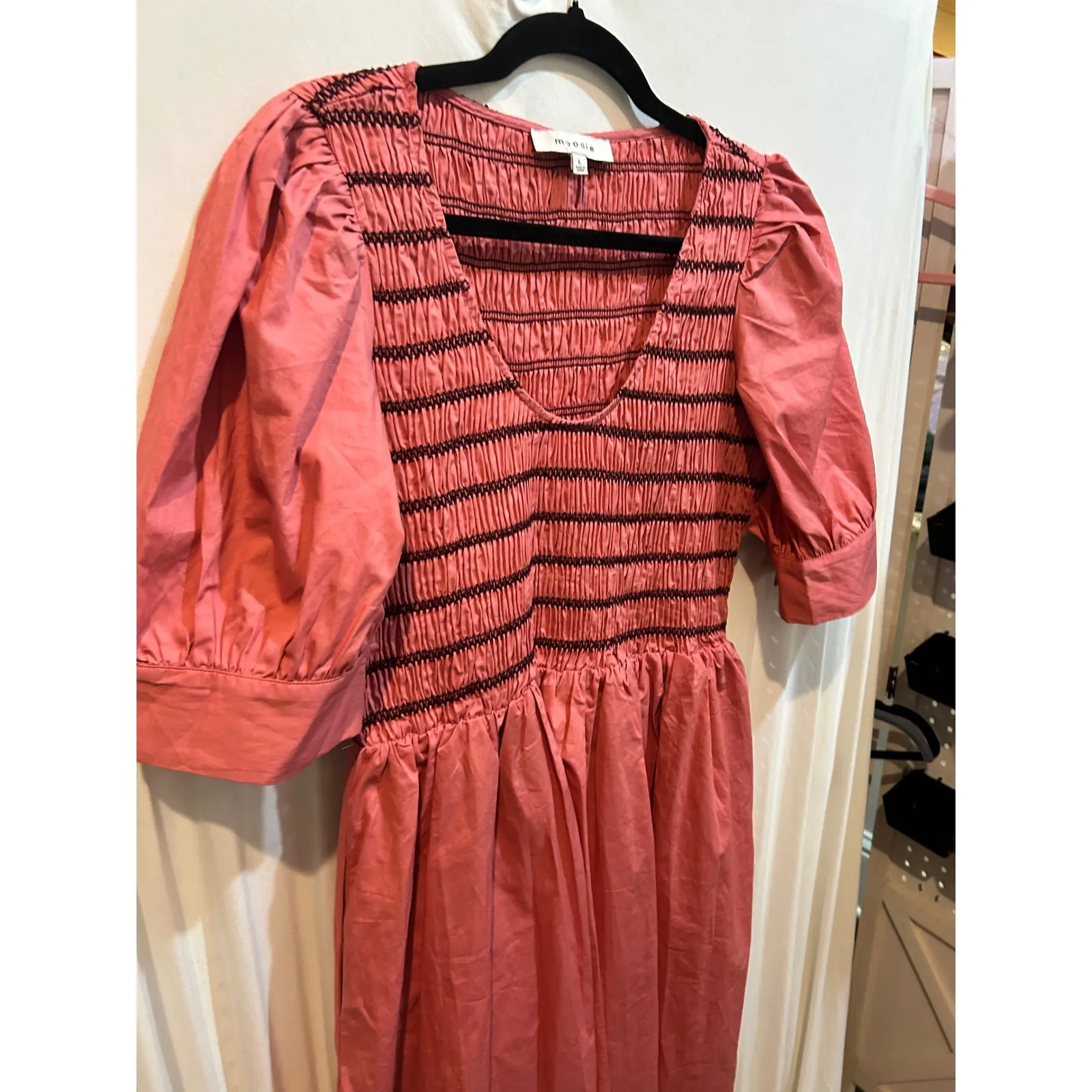 Moodie Womens Dress Size L Pink Smocked Puff Sleeve‎ Midi Casual Size L - Image 3