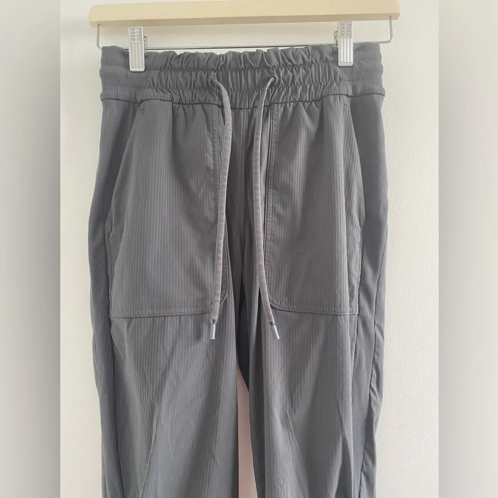 Lululemon Beyond The Studio Jogger In Graphite Grey Size 4 - Image 6