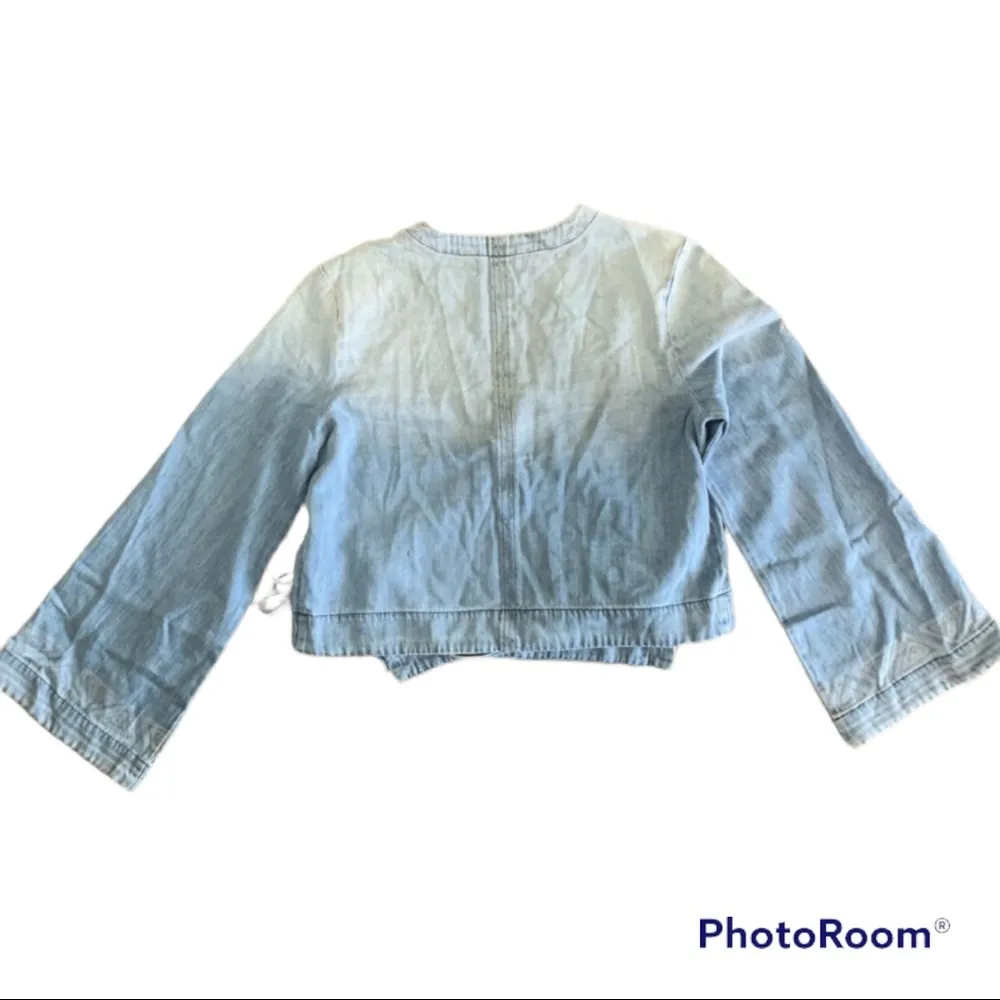 Cloth & Stone chambray wrap top size small - Image 2