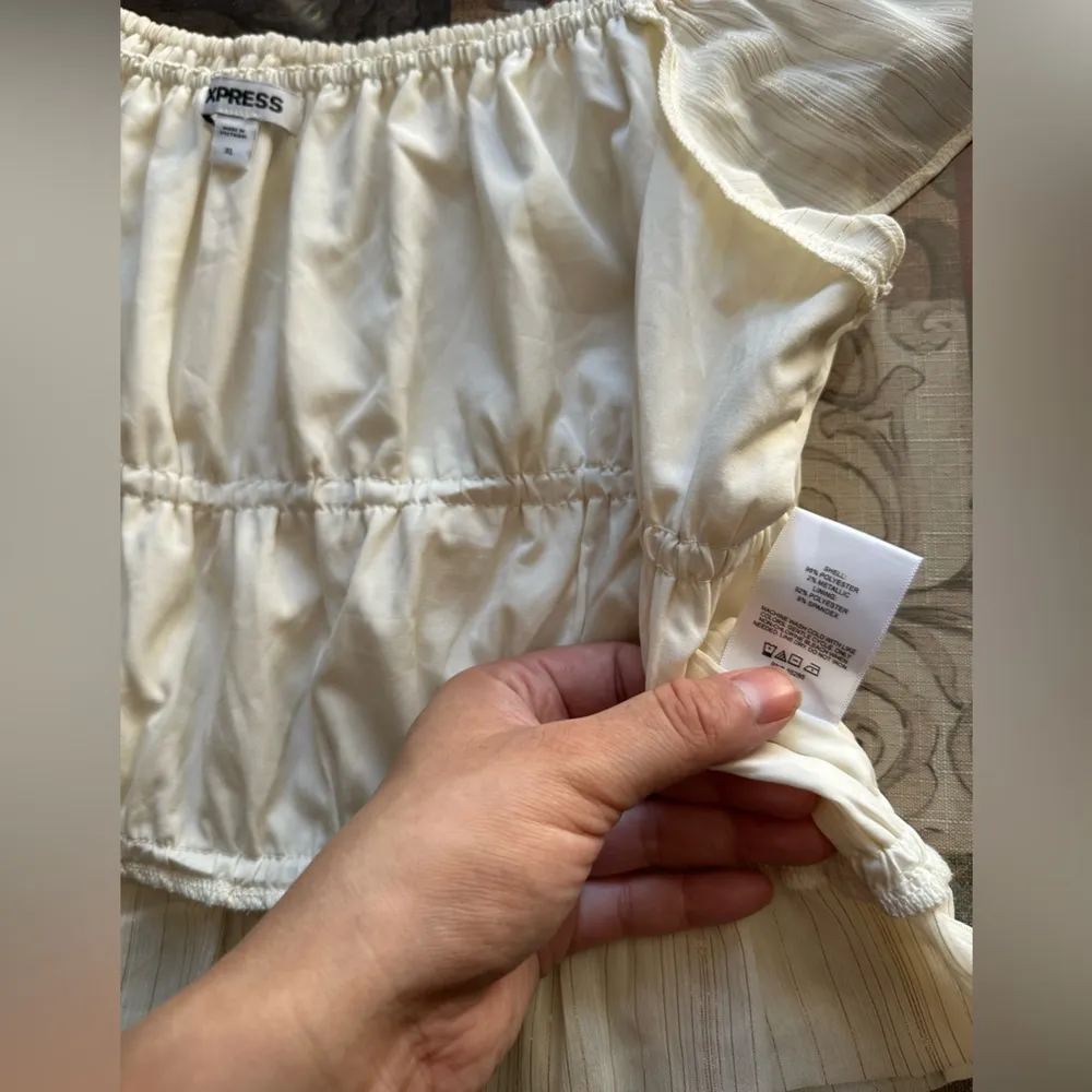 Express White Shimmer lines Ruffle Sleeve Crop Top Size XL - Image 6