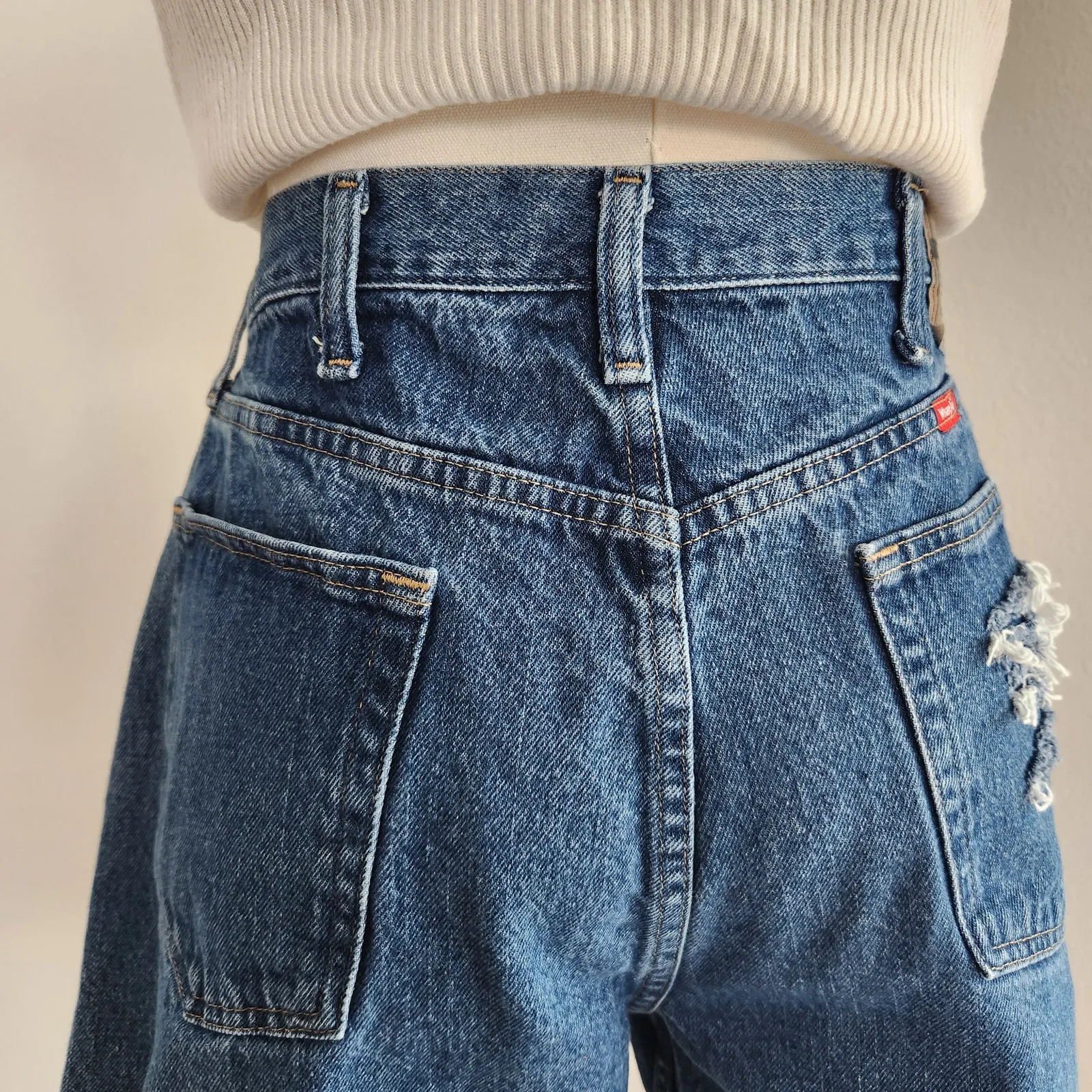 Wrangler Relaxed Fit High Waisted Distressed Denim Jean Shorts Ripped 32–33 - Image 8