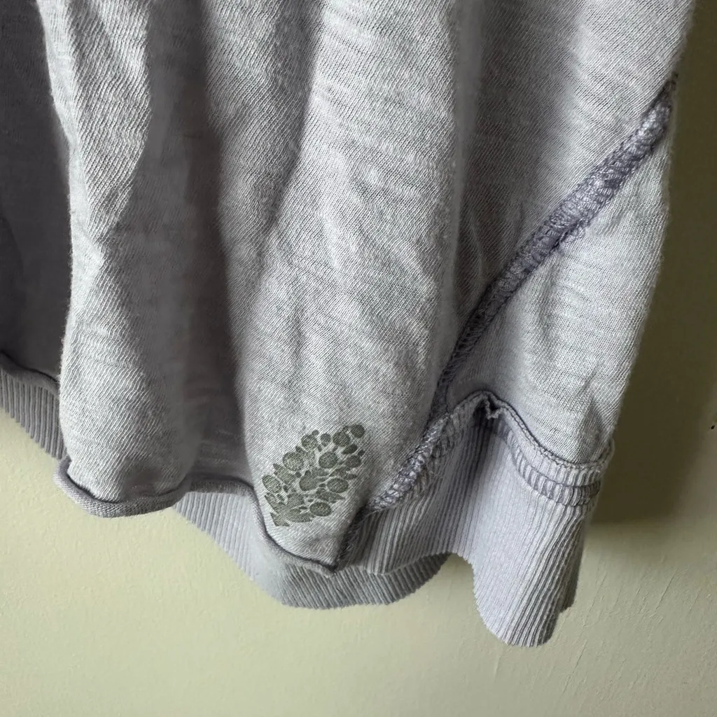 H&M Women's Light Gray Crop Top - Image 2