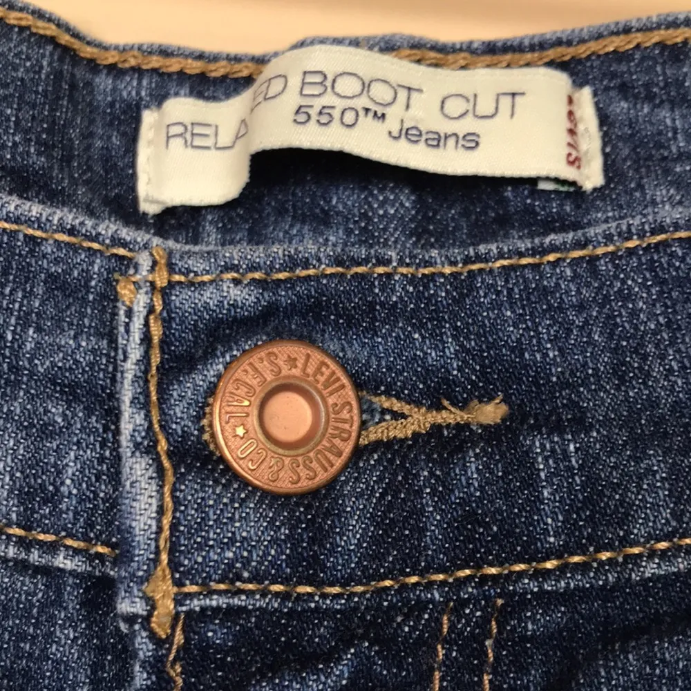 Levi’s Women’s 505 Jeans Relaxed Boot Cut Medium Wash Denim Sz 12 Long - Image 6