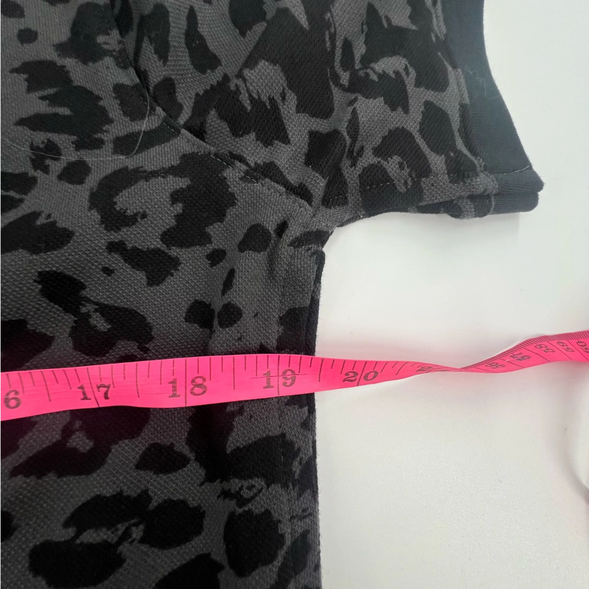 Nike Dri-Fit Leopard Print Golf Polo Shirt Black Cropped Loose Fit Womens Sz XS - Image 8