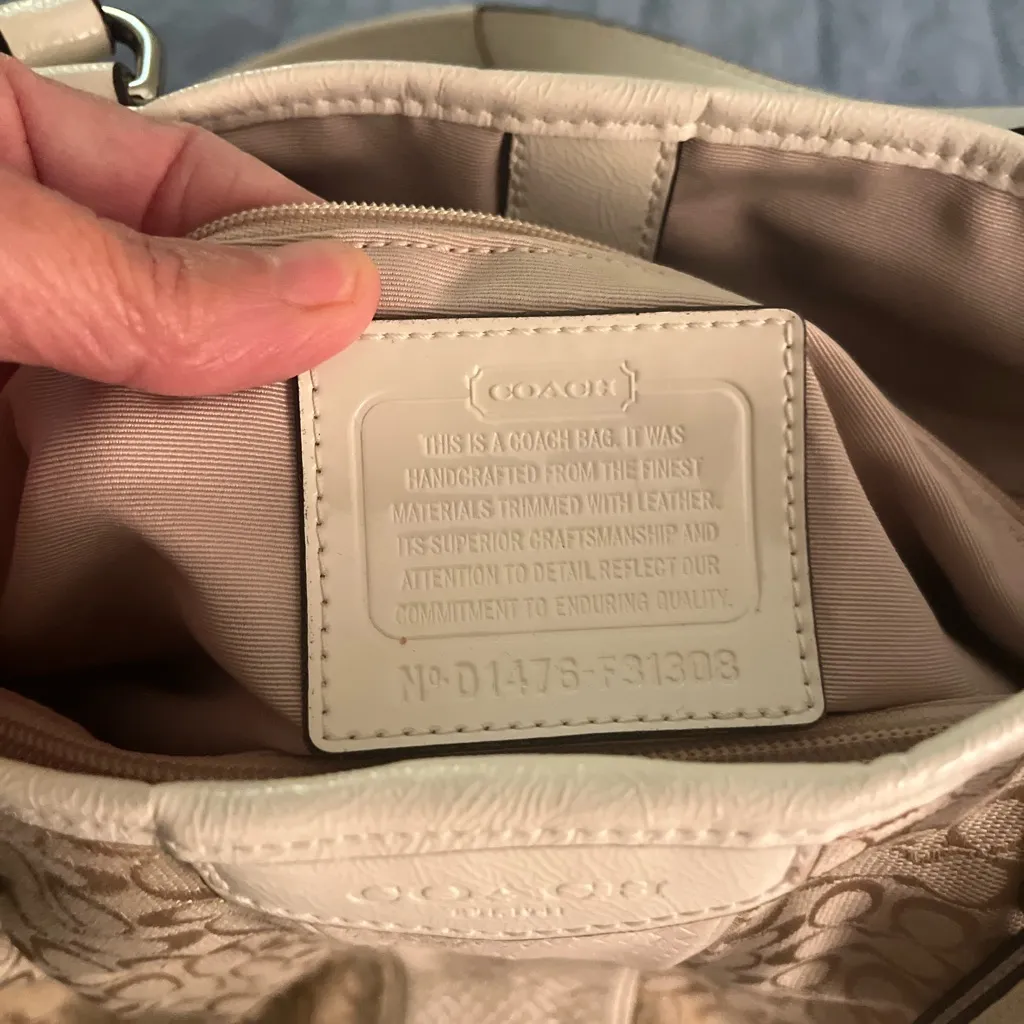 Coach Devin Beige Signature Shoulder Bag - Image 4