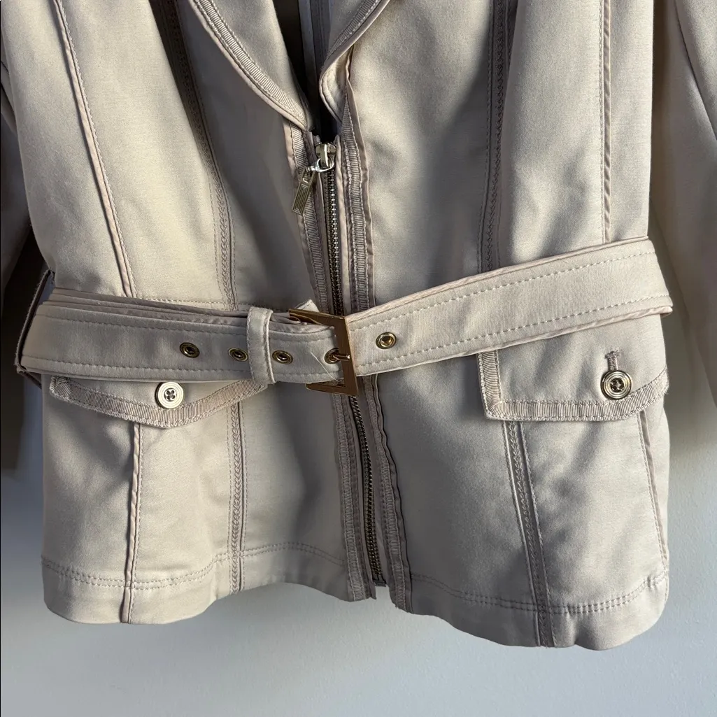 White House Black Market Size 8 Light Beige moto Jacket shirred shoulders zipper - Image 3