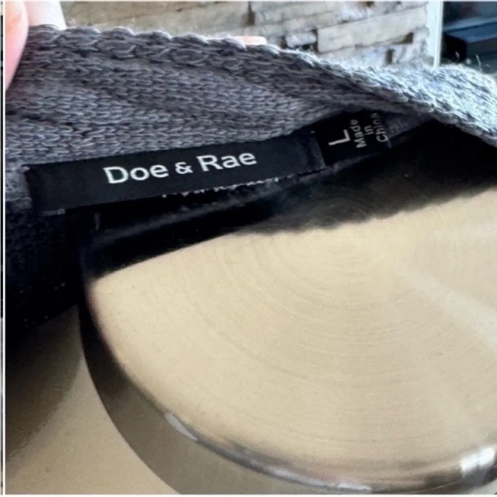 Doe & Rae Gray Cable Knit Crew Neck Sweater - Image 12