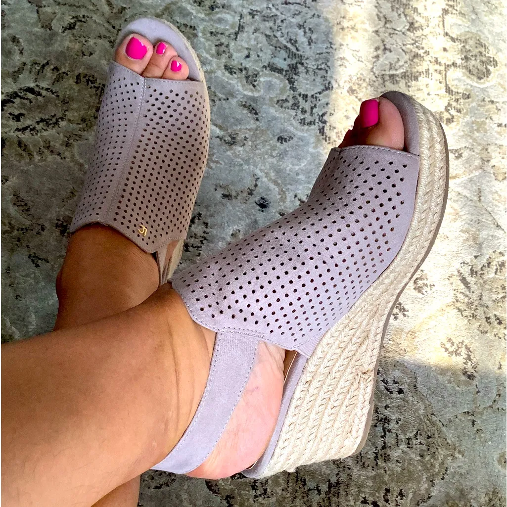 Stylish mid high wedge sandals 🌸🌸🌸 - Image 6