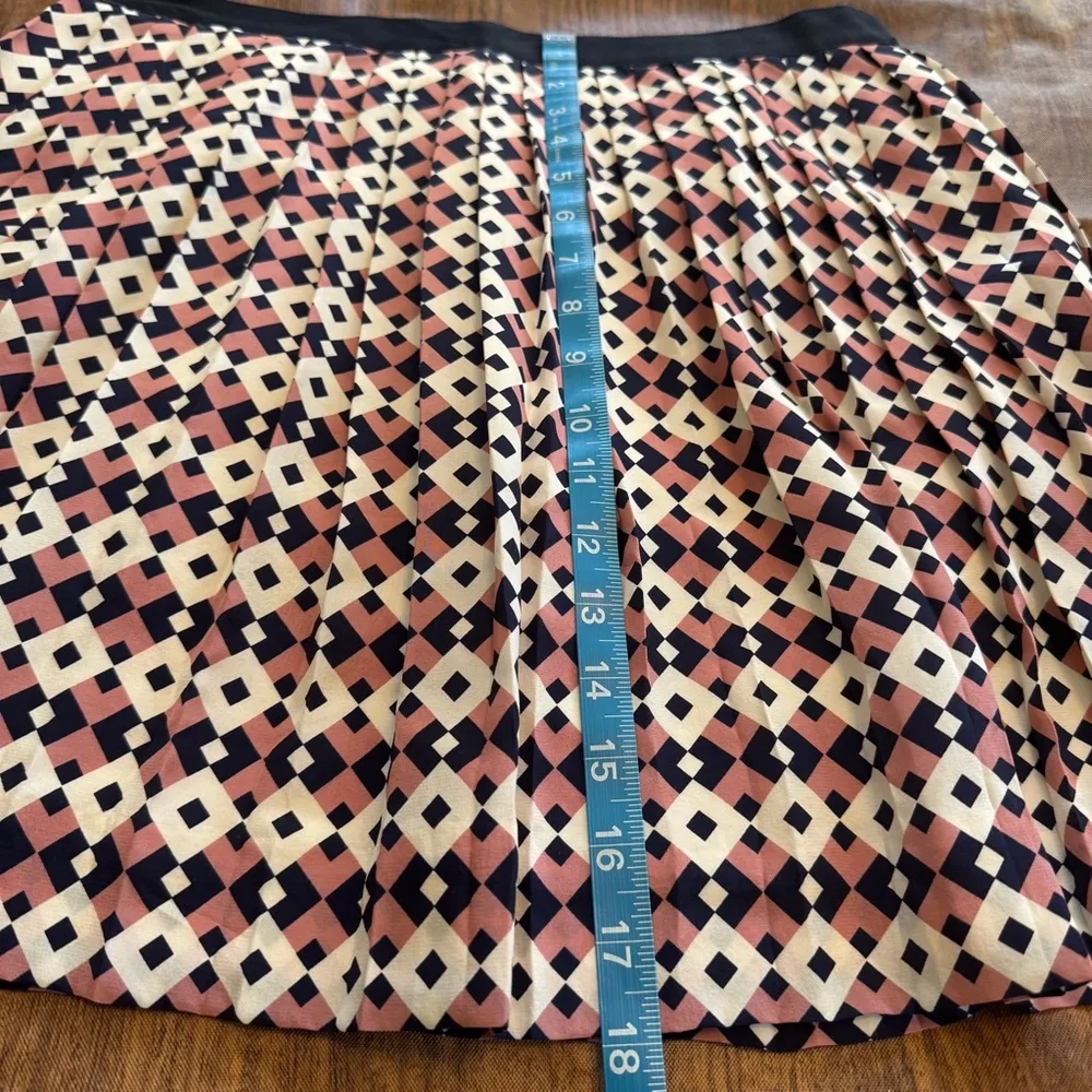 Women's J.Crew 100% Silk Pleated Mini Skirt, Size 6, Pink Navy Off White - Image 8