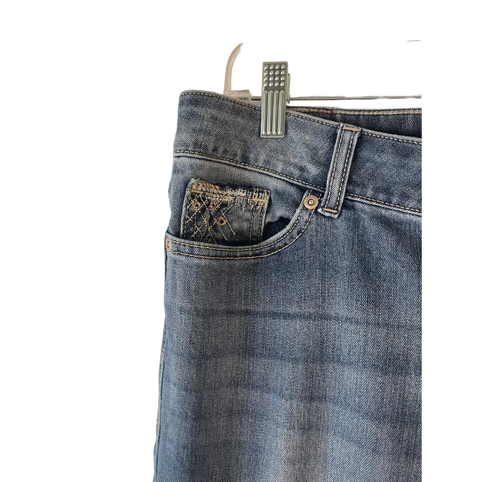 Maurices Women's Size 12 Button Pocket Embroidered Medium Wash Straight Jeans‎ - Image 4