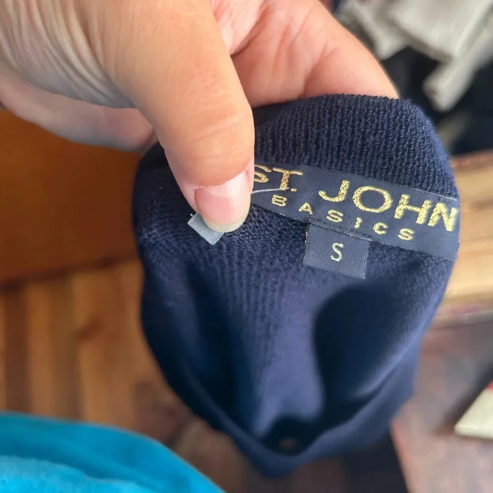 ST. JOHN BASICS NAVY BLUE SANTANA KNIT SHORT SLEEVE WOOL SWEATER - Image 2