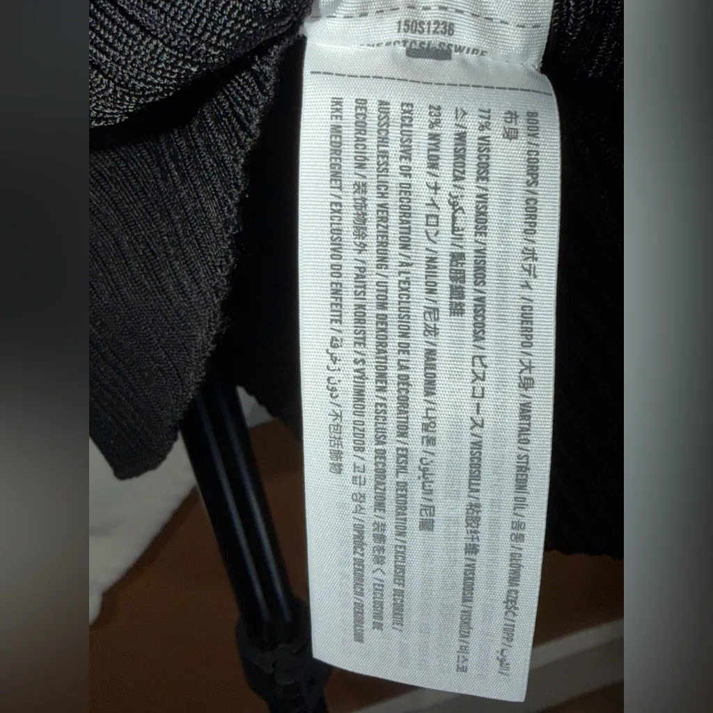 Abercrombie and Fitch Glossy Slash Black Ribbed Women's Sweater size Medium - Image 8