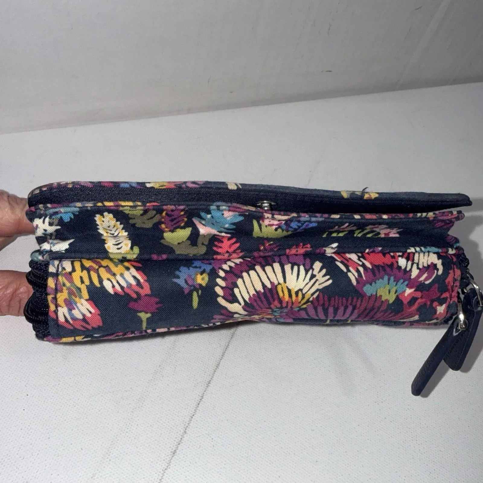 Vera Bradley Blue Floral Retired Carry All Accordion Retired Wristlet Wallet - Image 10