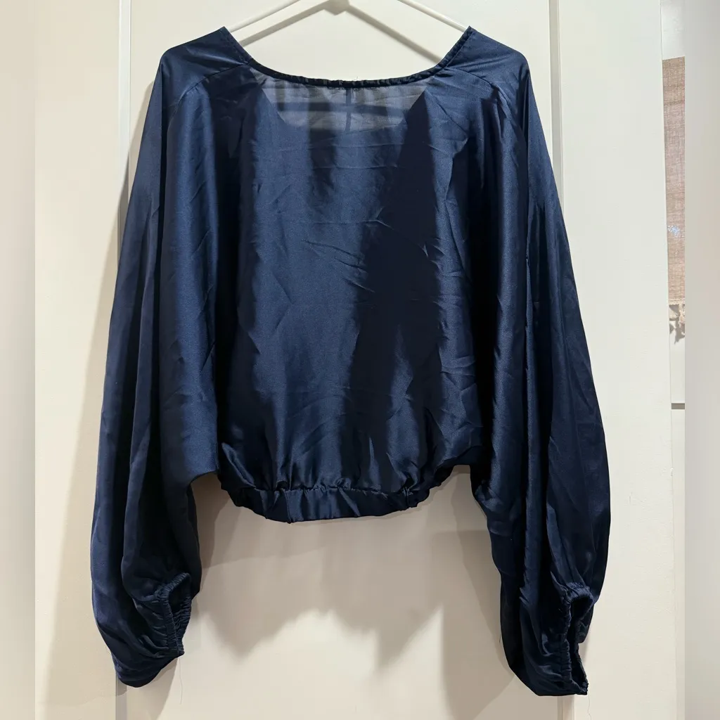Free People Women's Sexy Top Navy Blue Satin Feel Bell Sleeve V Neck Size S - Image 3