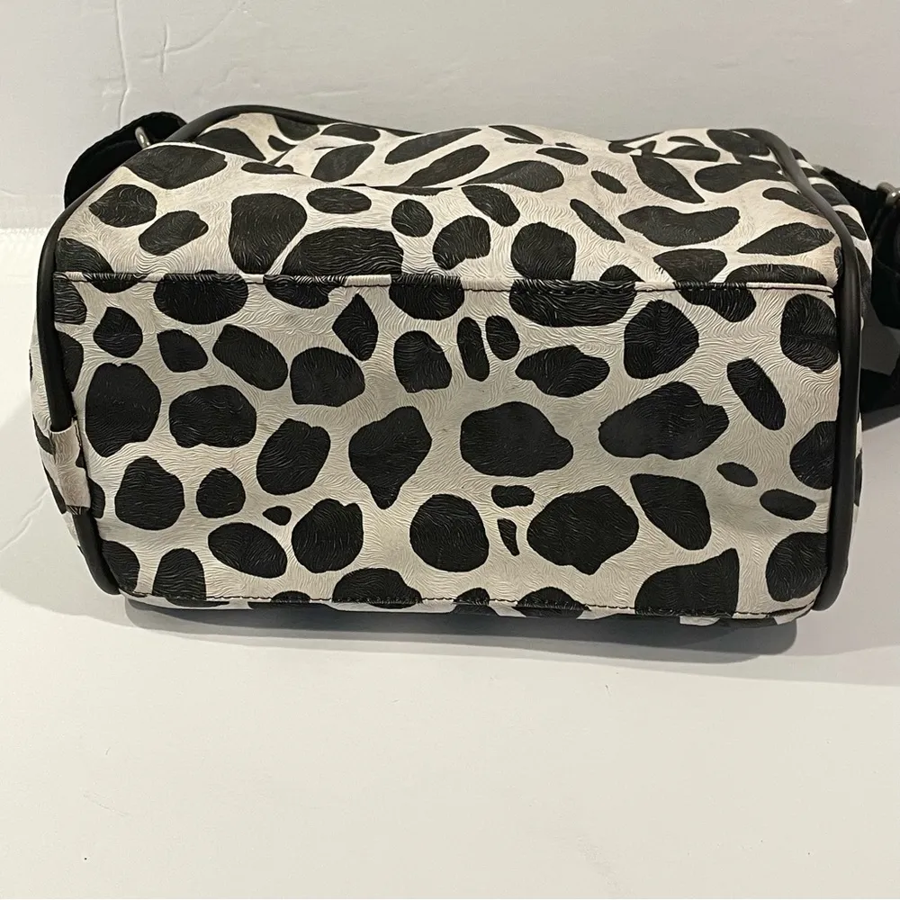 Errelleventidue RL22 Spotted Animal Print Textured Leather Bag Black White Italy - Image 5