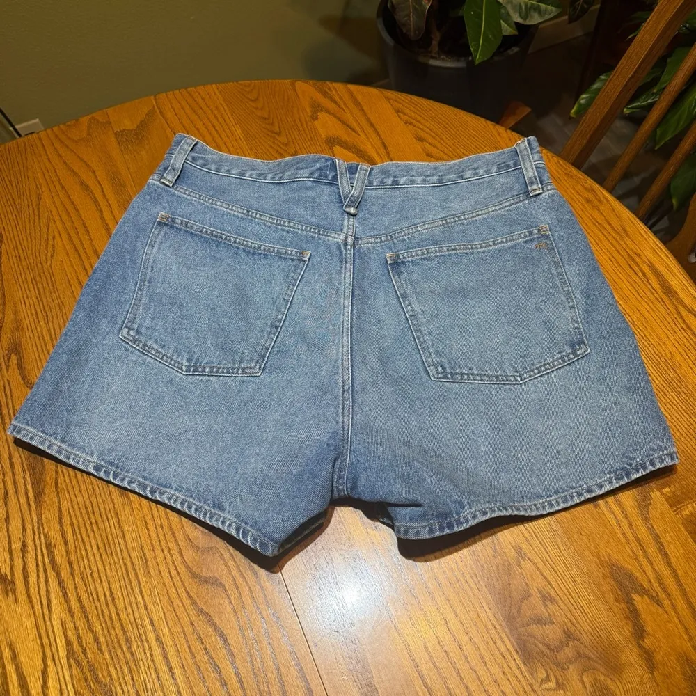 Madewell The Mom Jean Short Size 32 - Image 4