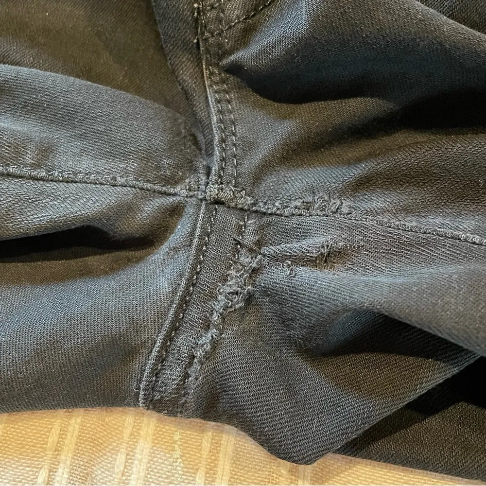 MOTHER The Stunner Zip Ankle Step Fray High Rise Jeans in Not Guilty Black 28 - Image 14