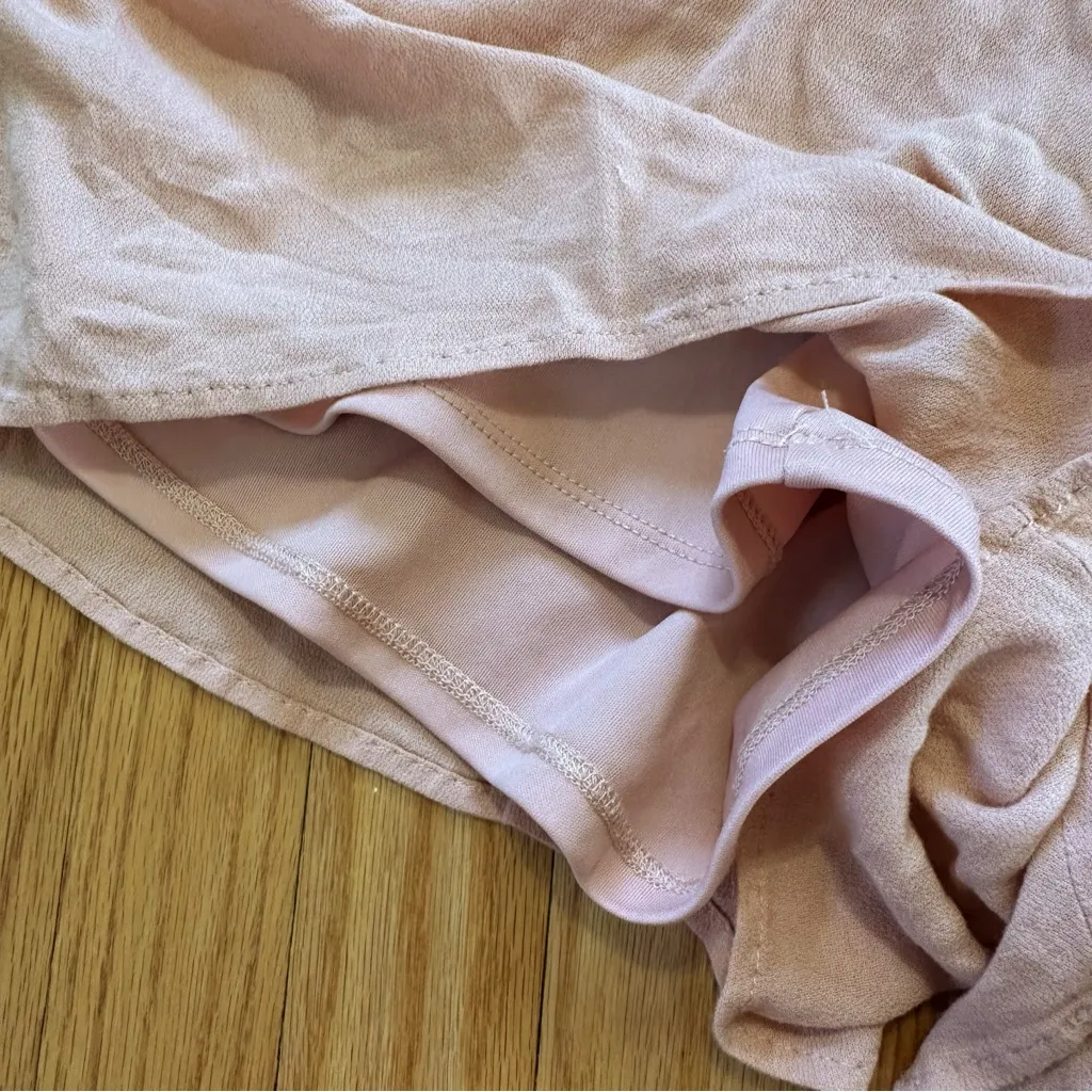 Torrid  Peach Lace Up Crepe Shorts Sz 1/1X - Image 5