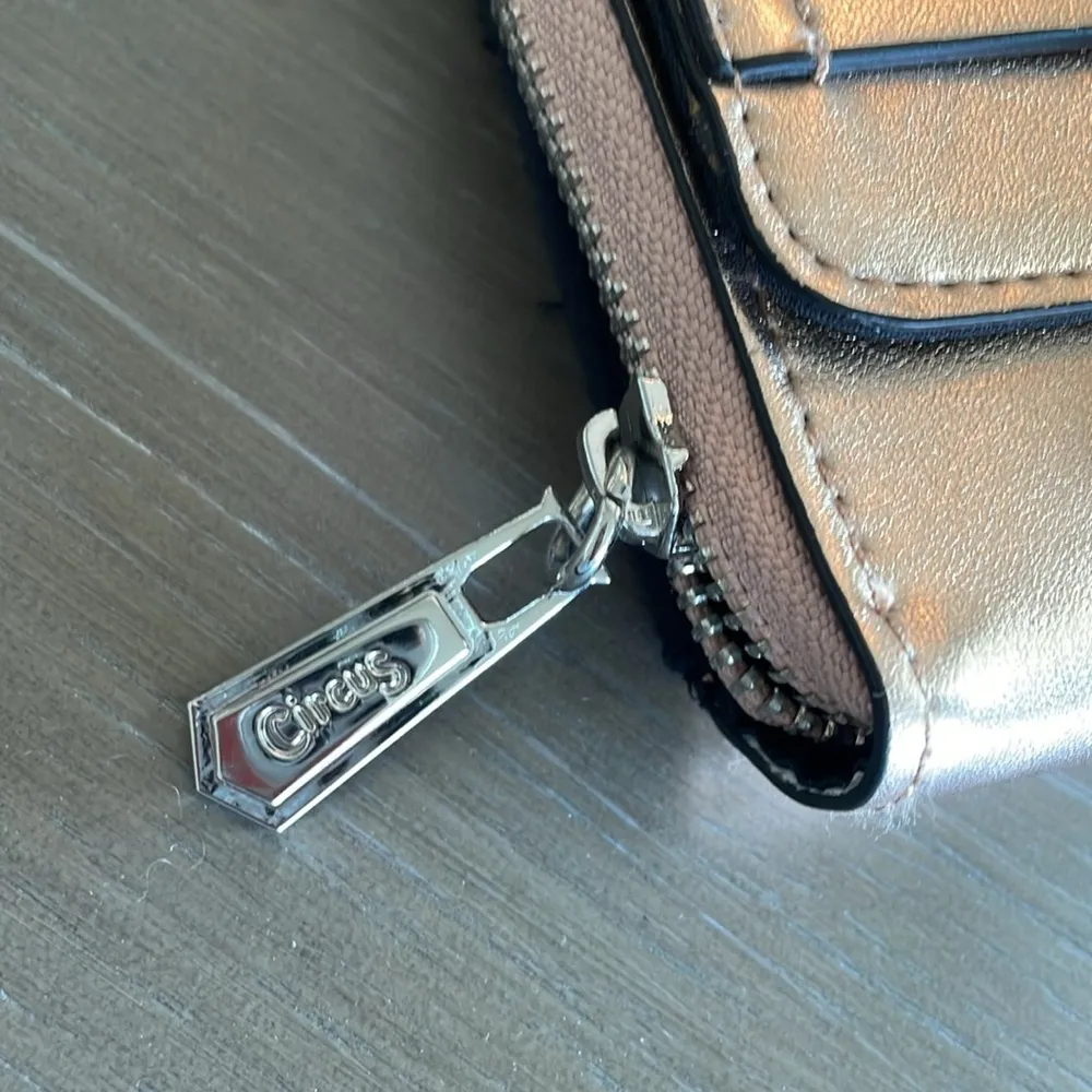 Rose Gold Bow Crossbody Wallet NWT - Image 4