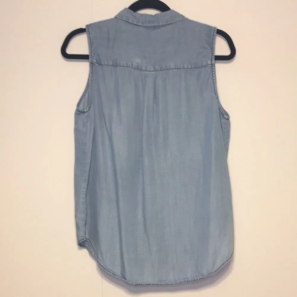 Who What Wear • Light Wash Denim Vest with pockets Size Large - Image 5
