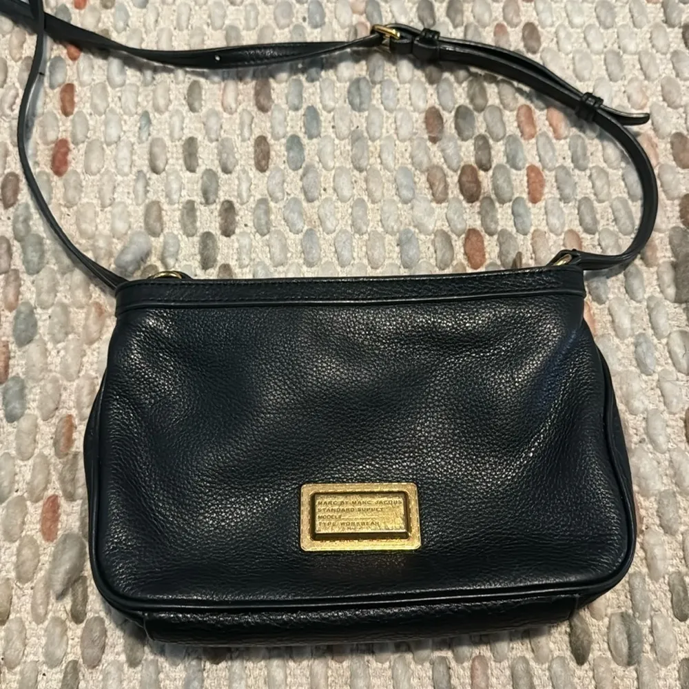 Marc by Marc Jacobs black pebbles leather crossbody - Image 2