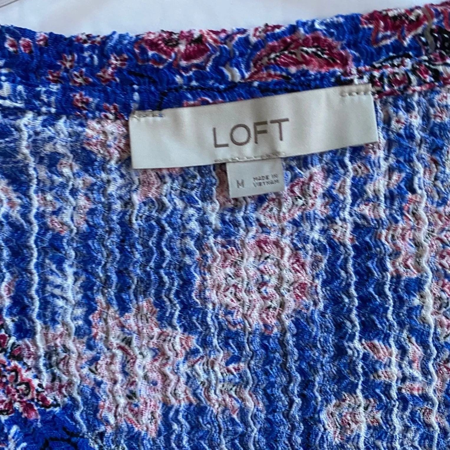 LOFT Blue Floral Puff Sleeve V Neck Smocked Texture Blouse Women's Size M - Image 6