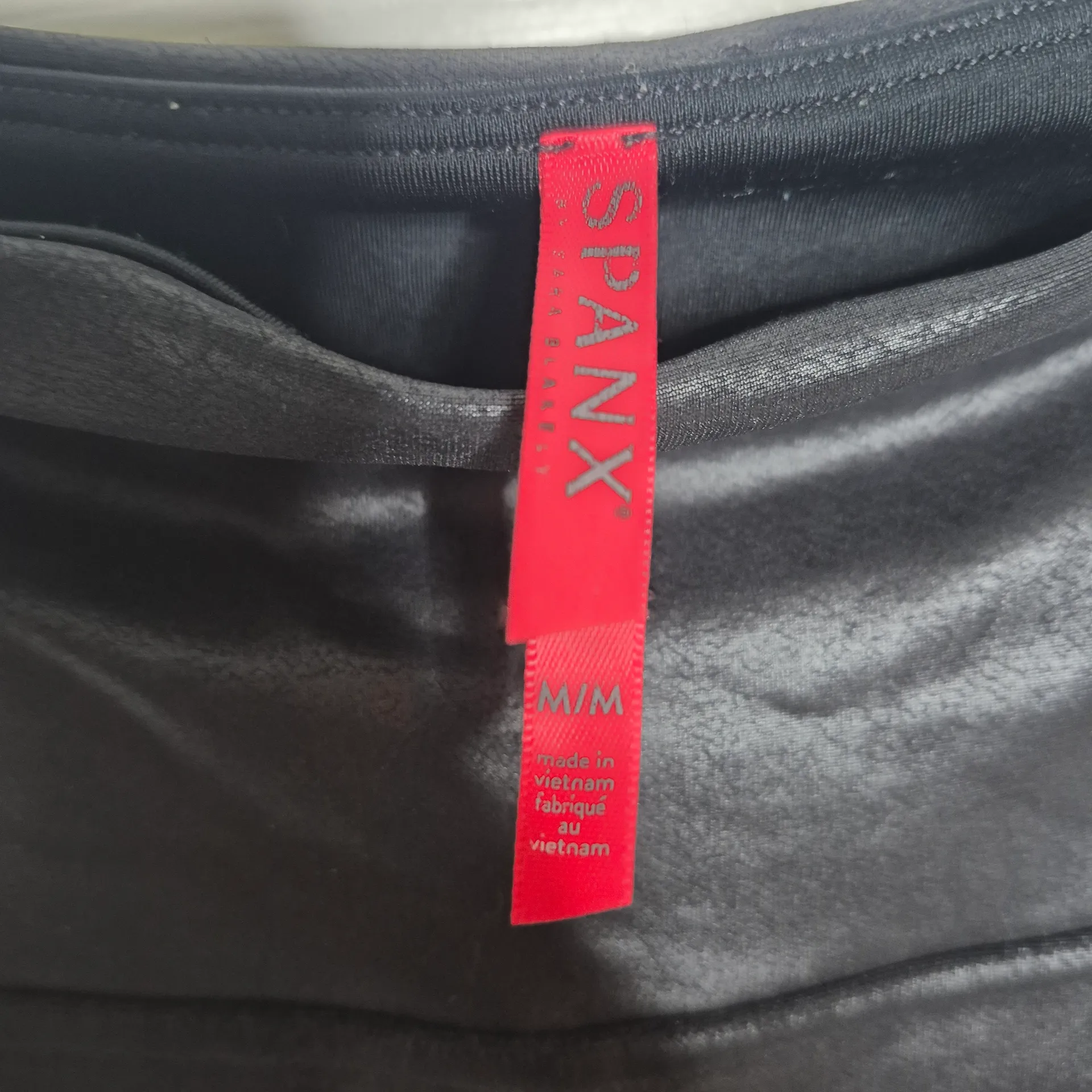 SPANX Shiny Black Faux Leather Leggings Shapewear Size Medium - Image 3