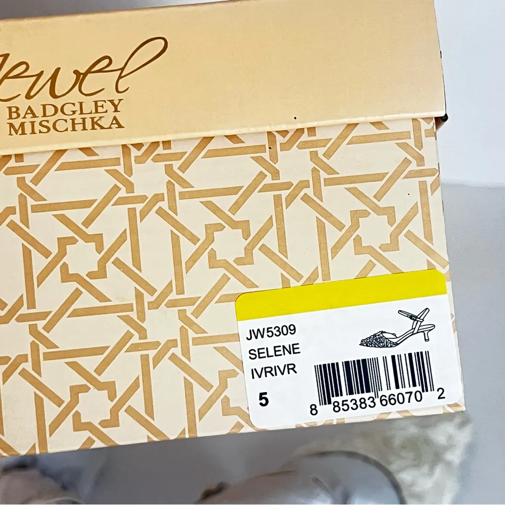 Jewel Badgley Mischka Selene pointed - Image 8