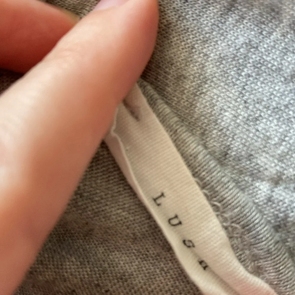 Lush Grey High Low T-Back Tank Top Shirt Size Small Stretch Soft Casual EUC - Image 6