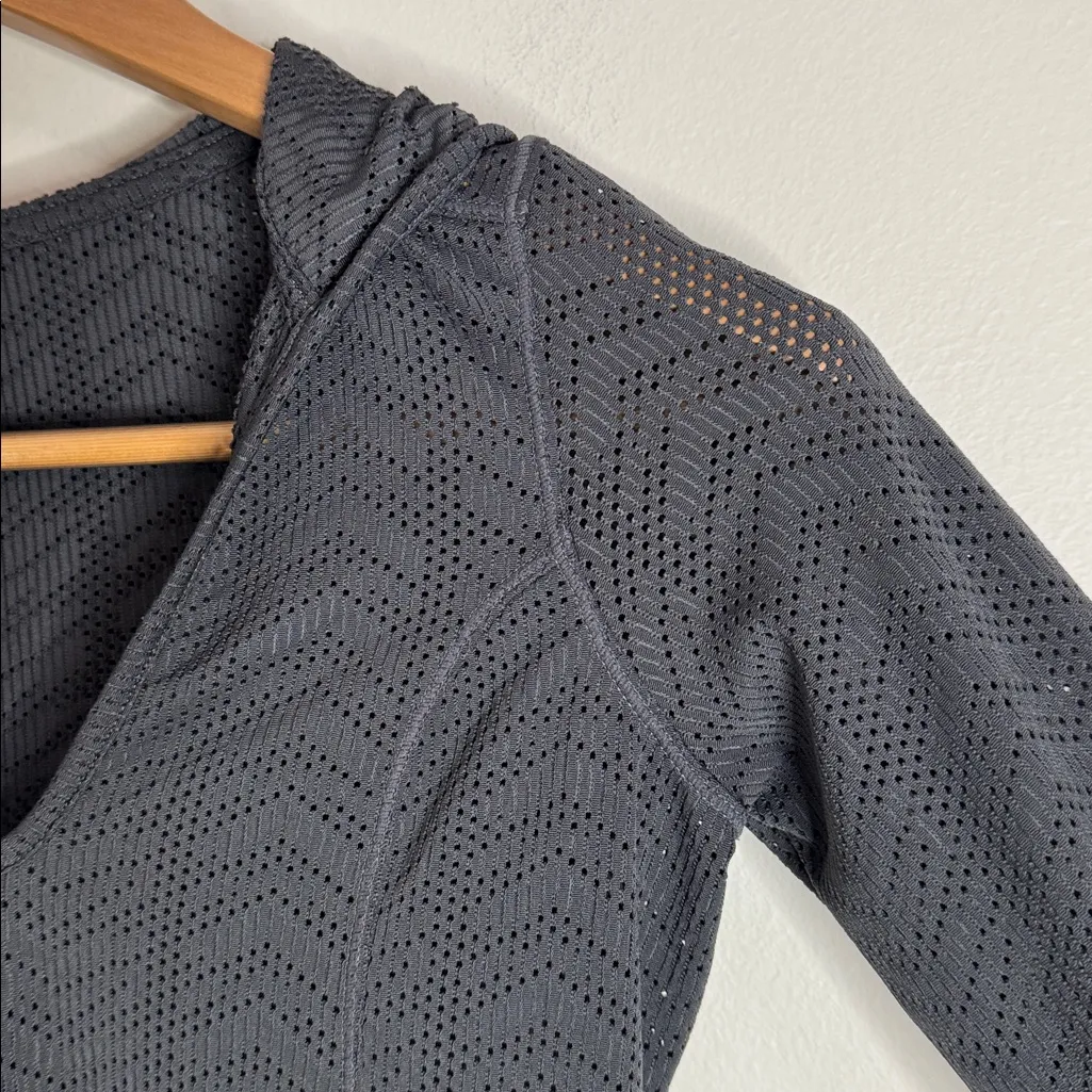 PrAna Breathable Angie Pullover Fitted Gray Mesh V-neck Hooded Long Sleeve sz XS - Image 5