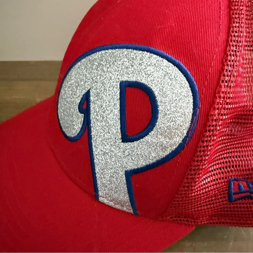 NEW ERA PHILADELPHIA PHILLIES RED OFFSIDE SPARK TRUCKER 9FORTY WOMENS HAT - Image 3