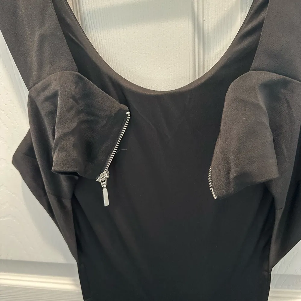 Express Open Back Elegant Black Sleeveless Jumpsuit - Image 3