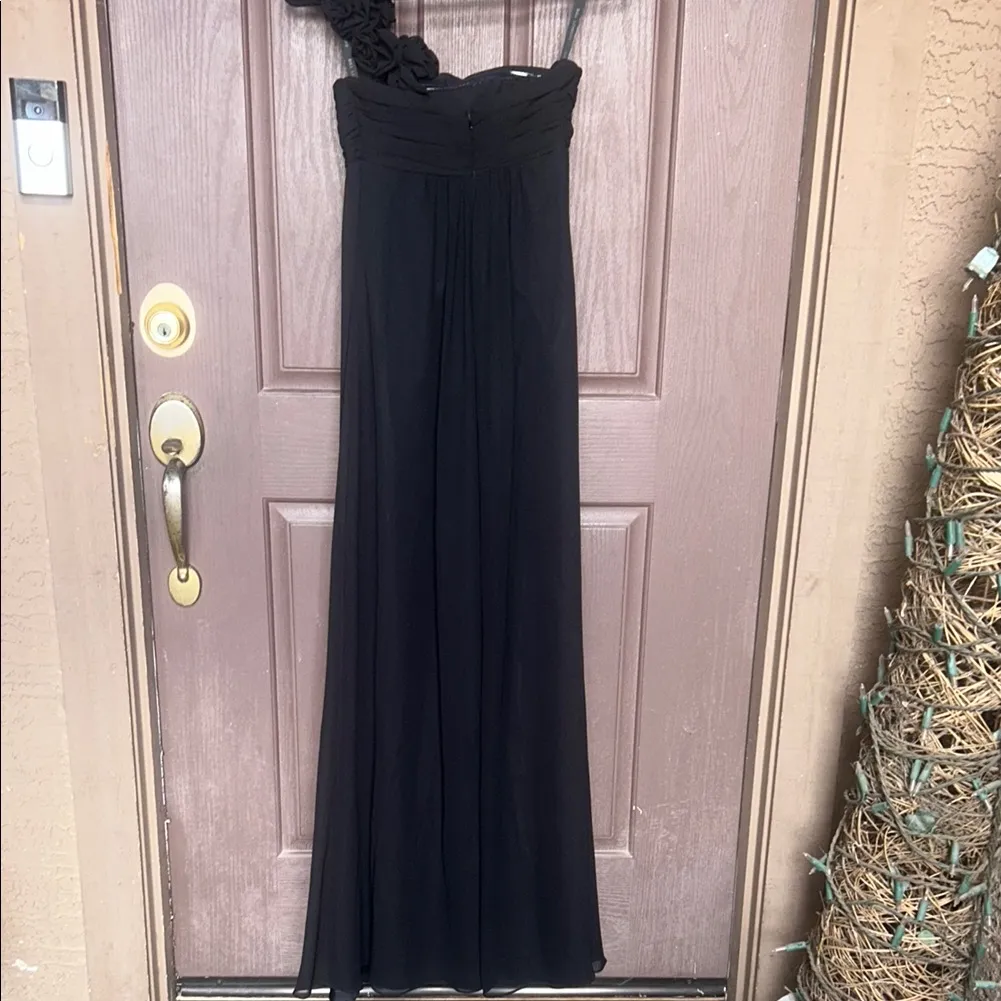 Bill Levkoff Black One-Shoulder Gown with Floral Accent - Image 6