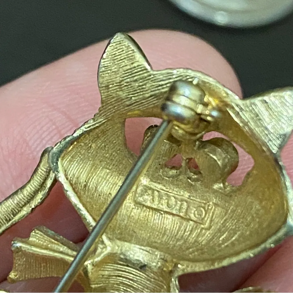 Vintage 70’s AVON Frisky Kitty Cat with Bell Blue Eyes Brooch Gold - Image 11