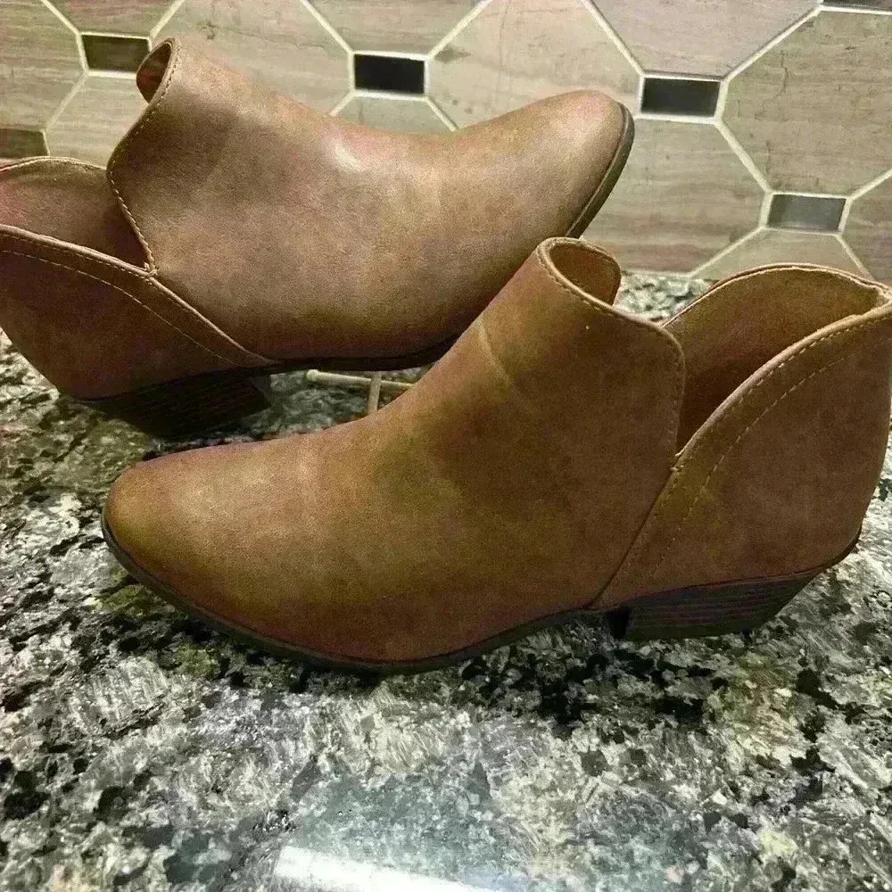 Unr8ed Brown Angle Women’s Boots Size 8.5 GREAT CONDITIONS! - Image 3
