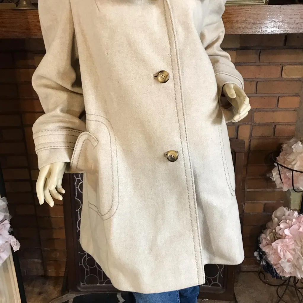 VINTAGE 1970'S BEIGE COUNTRY PACER WOOL AND SHEARLING TRIM COAT (18) - Image 10