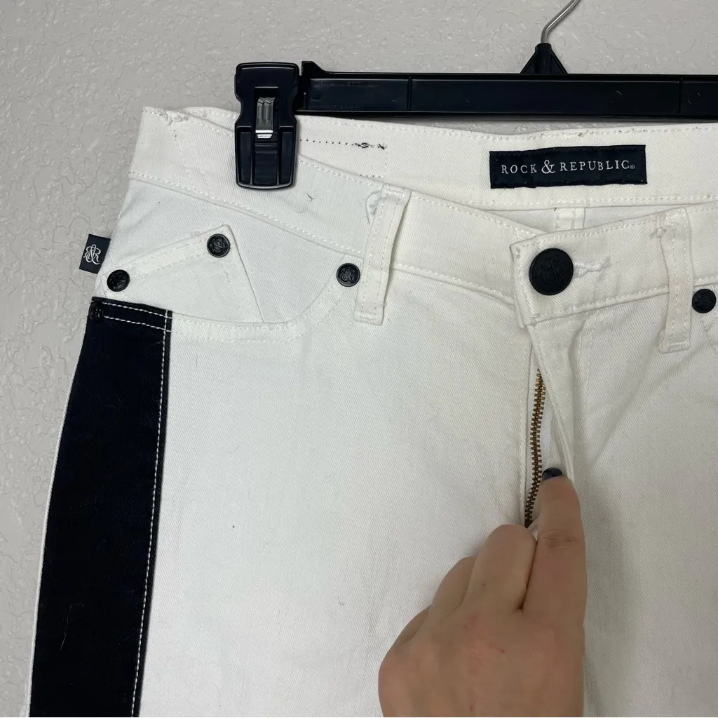 Rock & Republic Women's Skinny Cropped Jeans in Black and White Size 10 - Image 4