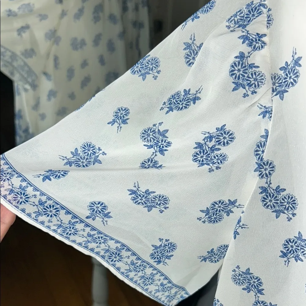 Max Studio Blue and White Boxy Short Sleeve Blouse - Image 4