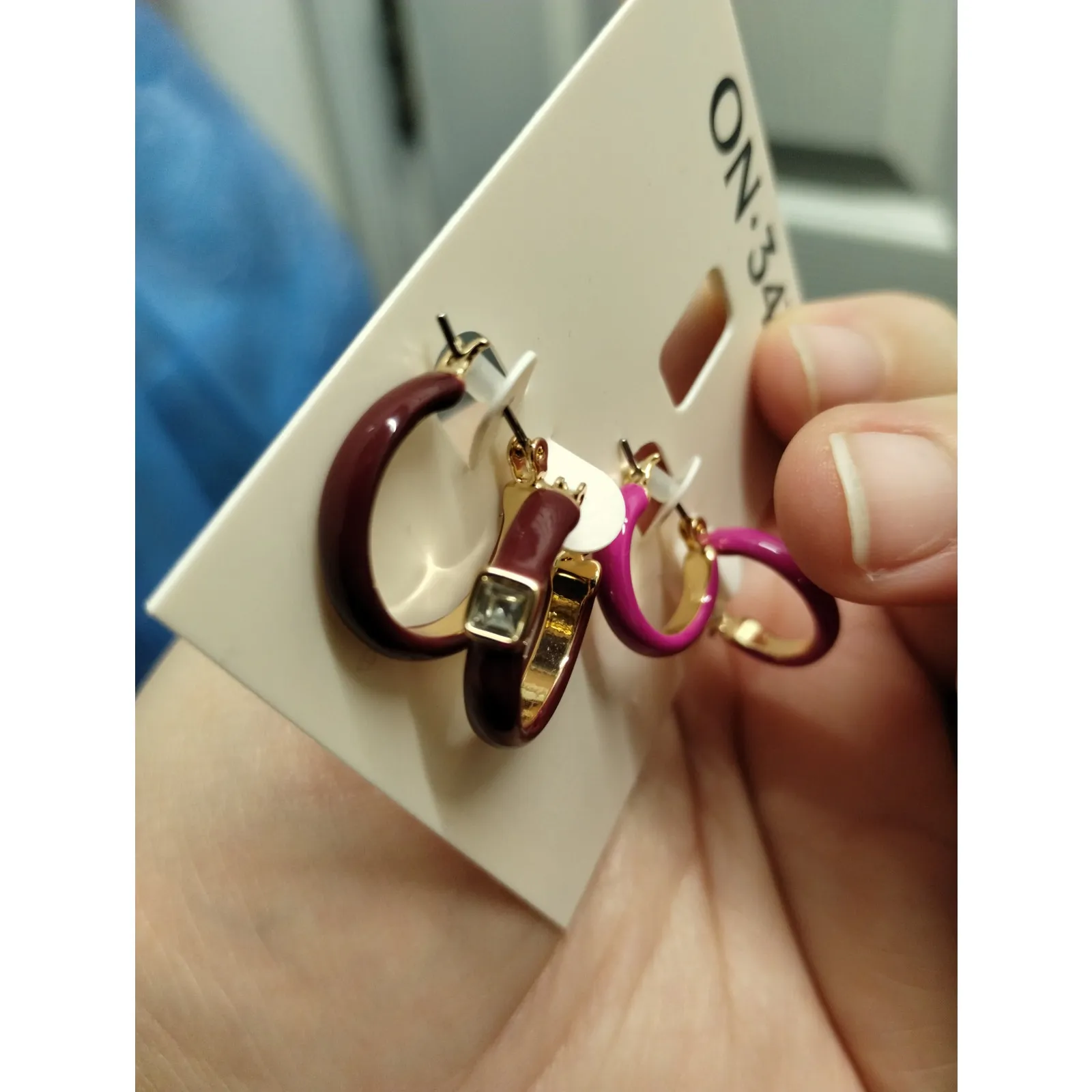 On 34th Macy's BRAND NEW C - Image 3