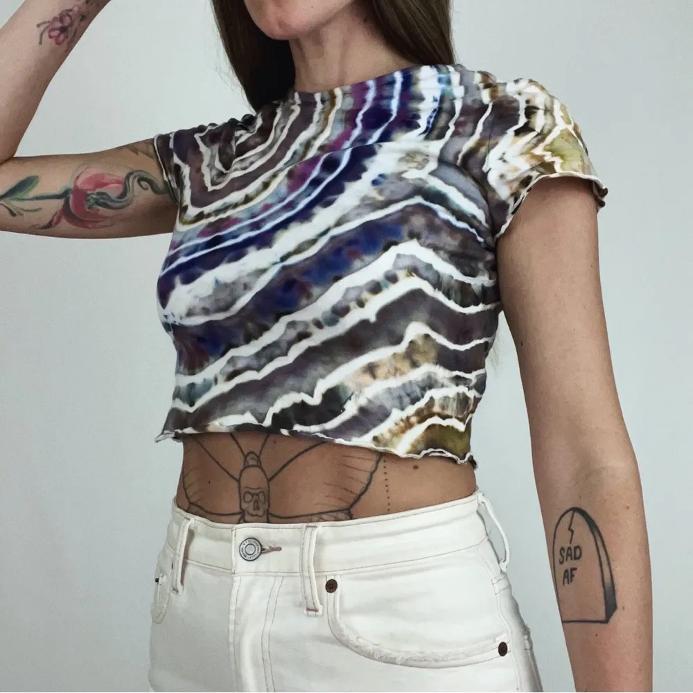 NEW Hand-Dyed Cropped Lettuce Hem T-Shirt | Size S - Image 2