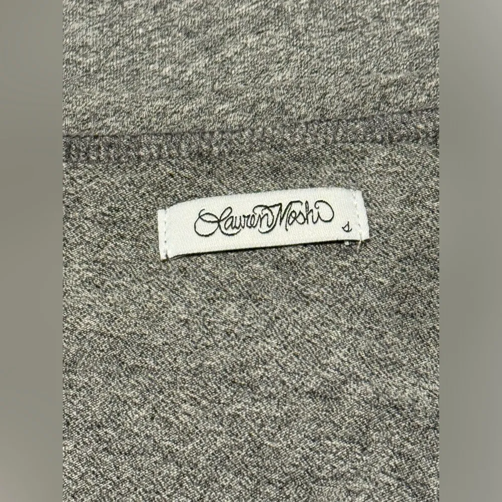 EUC Lauren Moshi Grey and Pink Emmalyn Elements Lip Graphic Tee size medium - Image 6